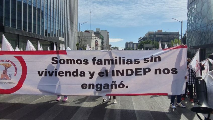 Antorchistas mantienen plantón frente al INDEP exigiendo donación de terreno en Álvaro Obregón