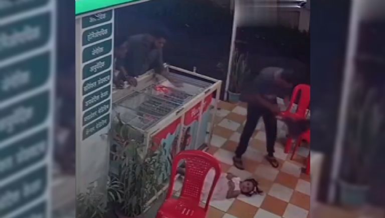 Niña electrocutada mientras su padre hablaba por teléfono