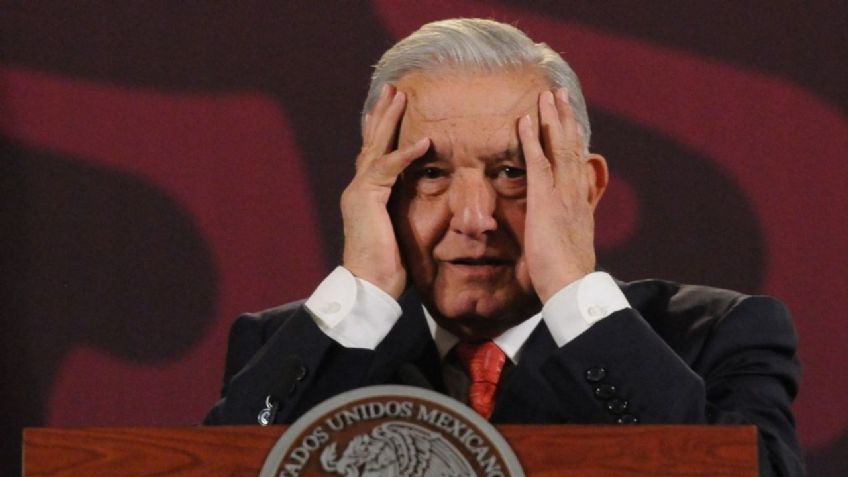 AMLO reacciona tras ser llamado 'narcopresidente' en la 'Marcha por la Democracia'