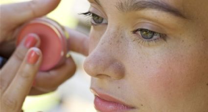 ¿Cómo maquillar las bolsas bajo los ojos? Un maquillador revela su solución ultraeficaz