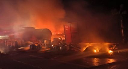 Choque entre vehículos pesados desata un aparatoso incendio en la autopista Saltillo-Monterrey