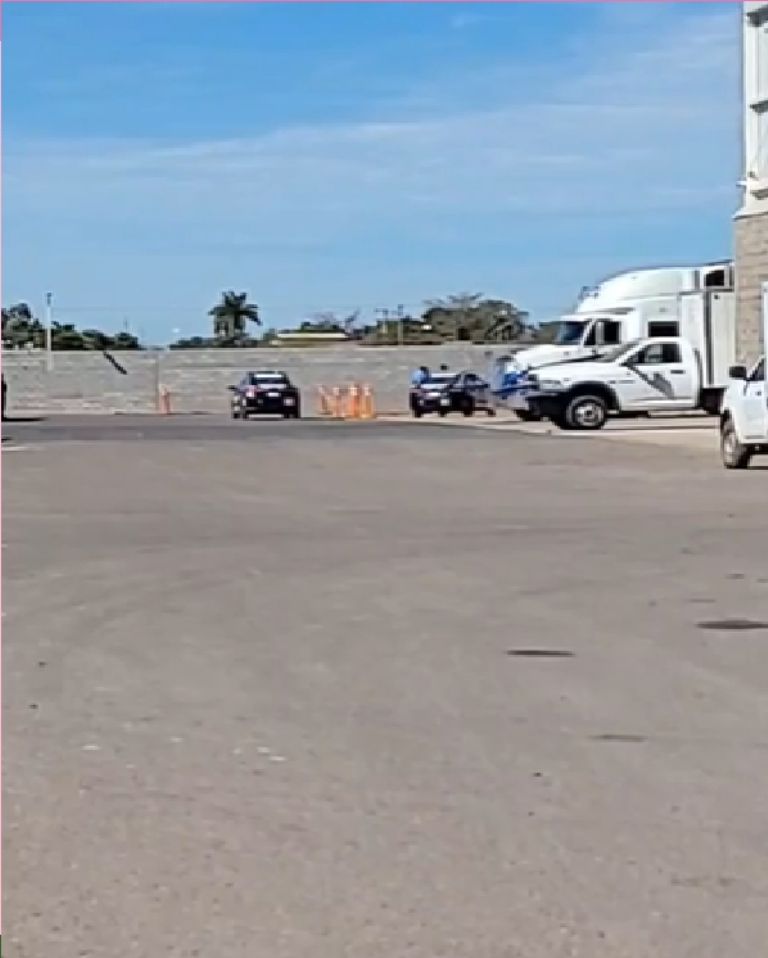 Accidente en Central de Abastos de Obregón moviliza a las autoridades. Foto: Facebook