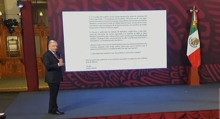 El pasado jueves, AMLO exhibió el número personal de una periodista del NYT. Foto: Gobierno de México