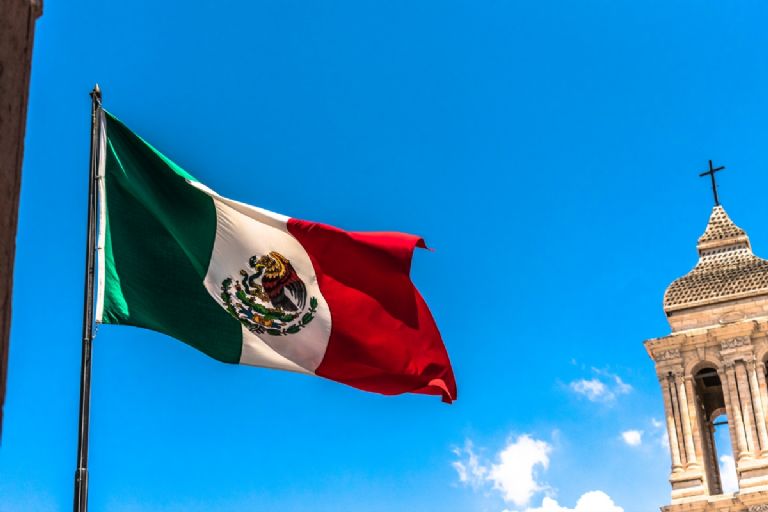El Origen y Significado del Día de la Bandera de México: Una Celebración de Identidad Nacional