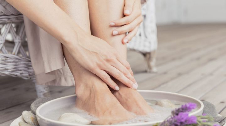 Baño de pies con bicarbonato de sodio; elimina callos, olores y hongos