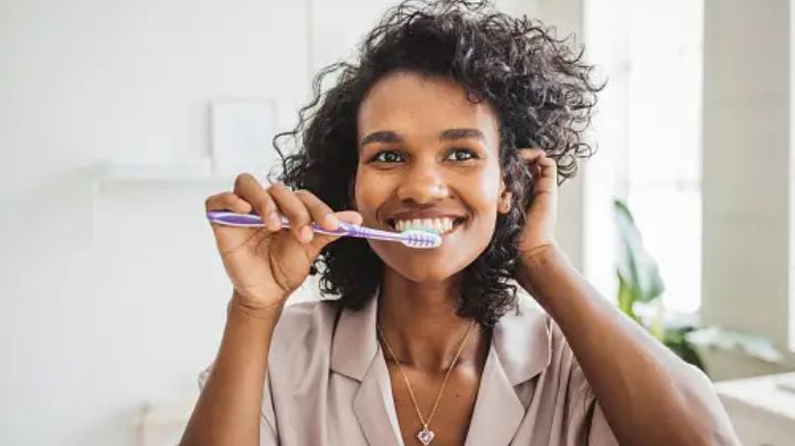 Seguro que cometes estos 4 errores al cepillarte la boca y que destruyen tus dientes
