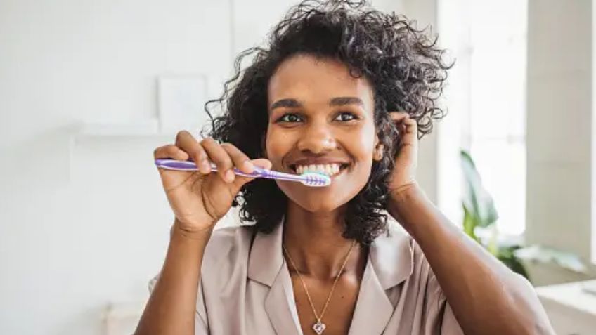 Seguro que cometes estos 4 errores al cepillarte la boca y que destruyen tus dientes