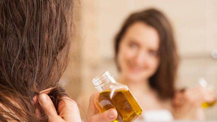 ¿Cómo aplicar tu aceite capilar para hidratarlo profundamente? Una peluquera responde