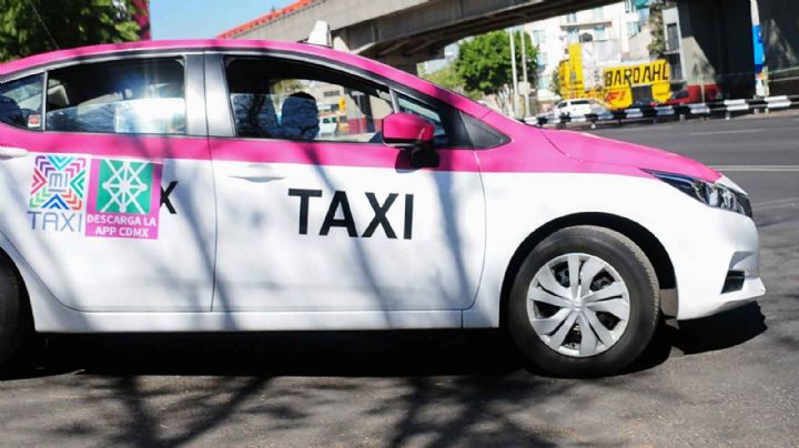 Taxista de CDMX roba el bastón y bolso de una mujer con discapacidad y le intenta cobrar más