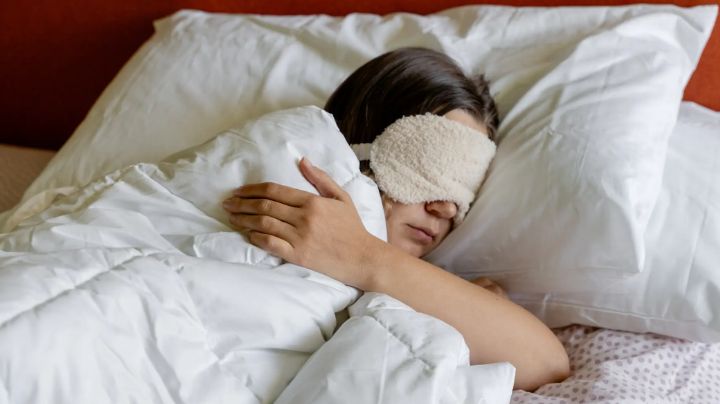 ¿Cómo conciliar el sueño fácilmente? Un médico revela un método sencillo