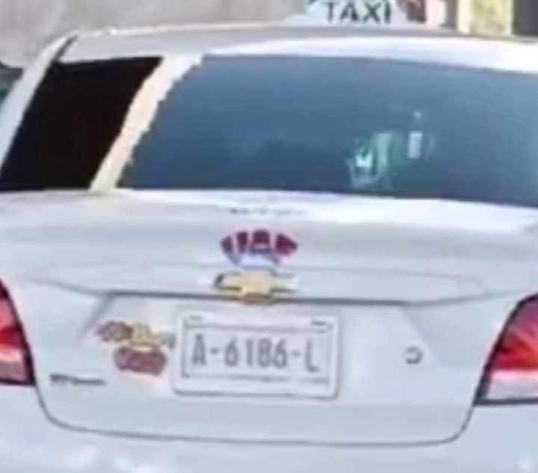 Taxista de CDMX roba el bastón y bolso de una mujer con discapacidad y le intenta cobrar más 