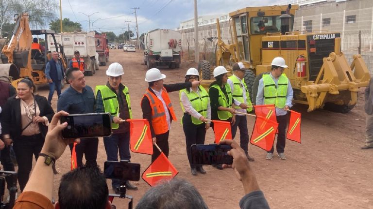 Alfonso Durazo en obra