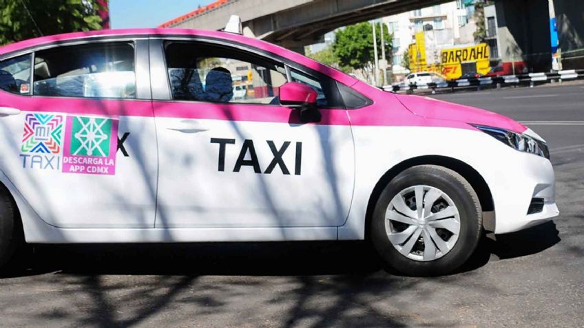 Taxista de CDMX roba el bastón y bolso de una mujer con discapacidad y le intenta cobrar más