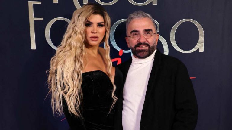 Vicente Fernández Jr. y esposa