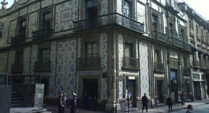 Reportan incendio en acaudalado restaurante del Centro Histórico de la CDMX; hay un herido