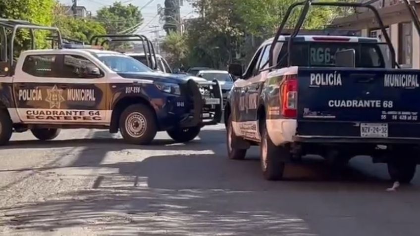 Sicarios ejecutan a sujeto a golpes y abandonan su cuerpo en calles de Ecatepec
