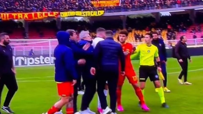 VIDEO: Roberto D'Aversa, DT de Lecce, propina un golpe con la cabeza a jugador del Hellas