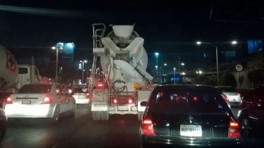 Tráiler descompuesto genera caos en Circuito Interior; autoridades trabajan en el sitio