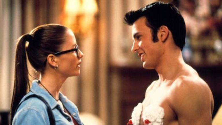 Chris Evans dice que no tiene ningún interés en ser una gran estrella de cine y prefiere mirar los árboles