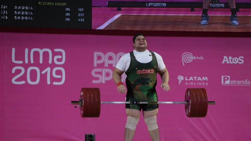 Exmedallista mexicano, Raúl Manríquez, ahora vende arroz con leche para sobrevivir