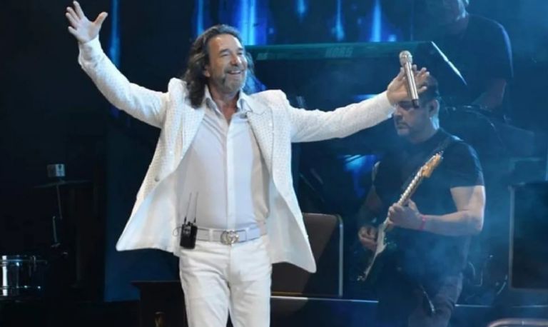 Marco Antonio Solis celebra exitoso concierto en Sinaloa