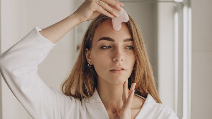 Gua sha: ¿Cómo utilizarlo y cuáles son sus beneficios reales para el rostro?