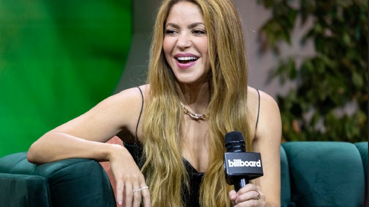 Shakira incendia a las redes tras darse tremendo beso con actor; es 16 años más joven que ella