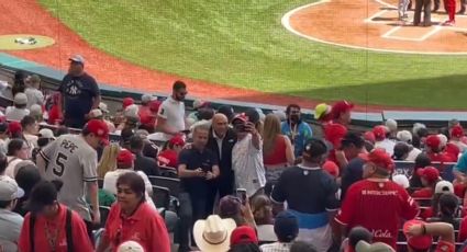Sorprende presencia del padre de 'Checo' Pérez en un evento de béisbol