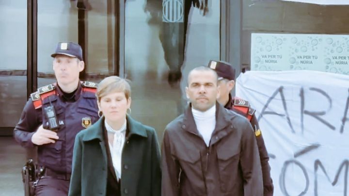 Dani Alves sale de prisión tras pagar fianza de un millón de euros a la justicia española