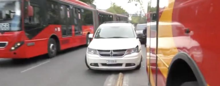 Caos Vial en Insurgentes Norte: Carambola Interfiere con Tráfico del Metrobús