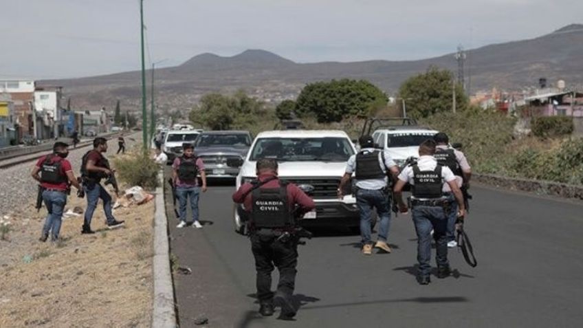 CJNG: Fuego cruzado entre sicarios y autoridades deja 4 policías heridos; FGE investiga