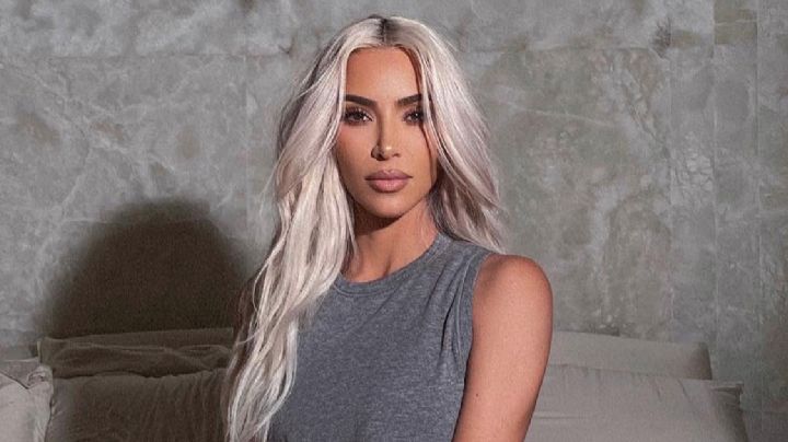 Kim Kardashian enfrenta demanda por promoción de muebles falsos atribuidos a Donald Judd
