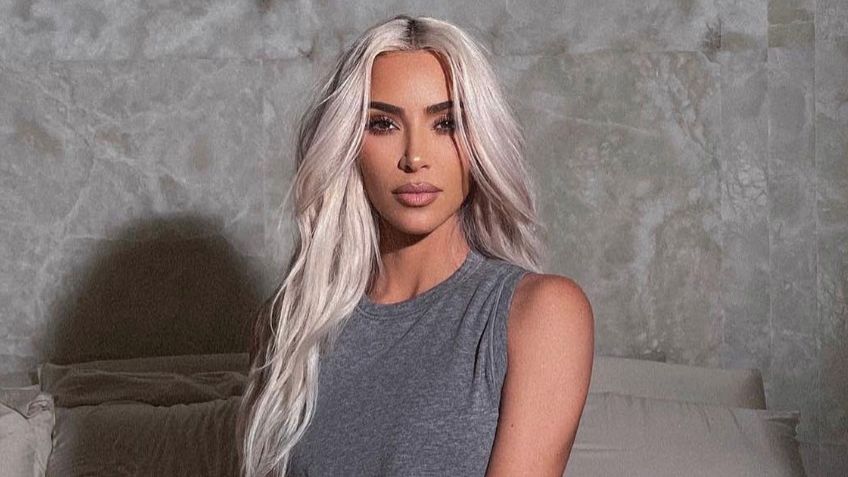 Kim Kardashian enfrenta demanda por promoción de muebles falsos atribuidos a Donald Judd
