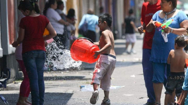 Por tirar el agua, sancionan con trabajo comunitario a persona durante sábado de gloria