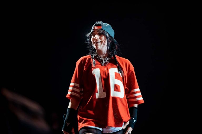 Billie Eilish Critica la Práctica de Varias Ediciones de Discos en una Entrevista sobre Sostenibilidad