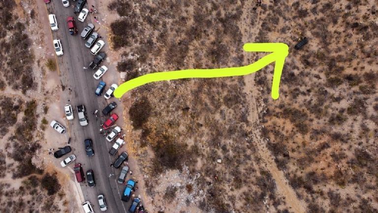 conductor confunde el freno con acelerador y cae a un barranco