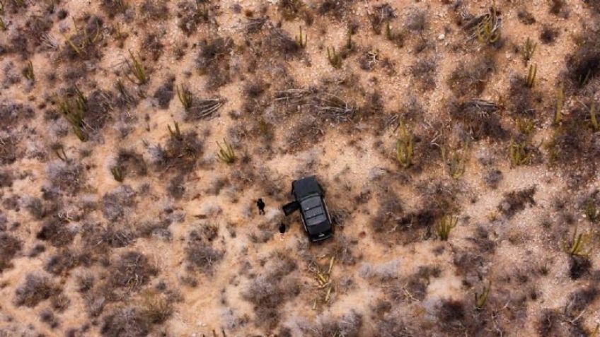 VIDEO: Conductor confunde el freno con acelerador y cae a un barranco en Sonora