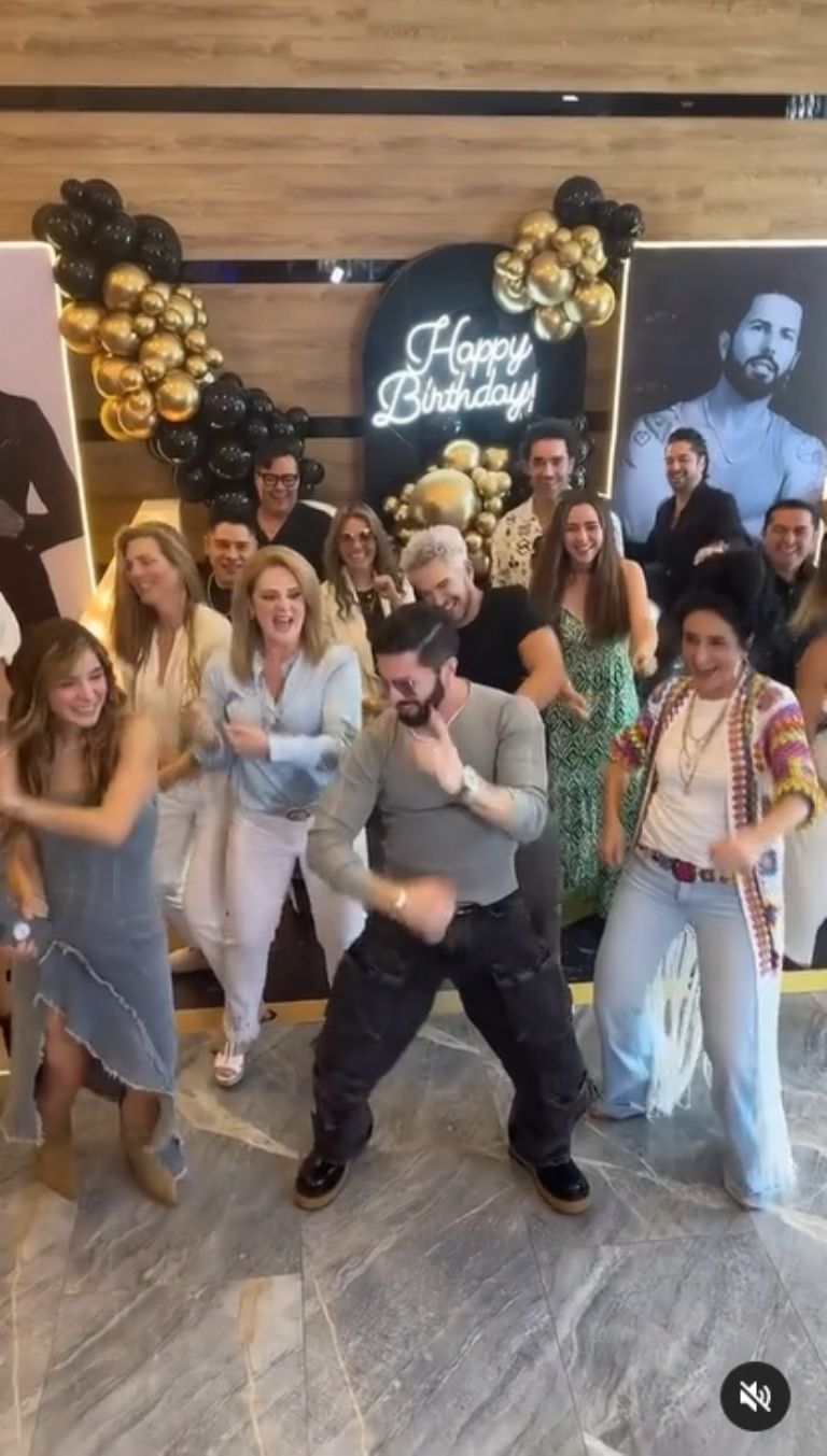 Poncho De Nigris arma fiesta pero no va nadie del Team Infierno