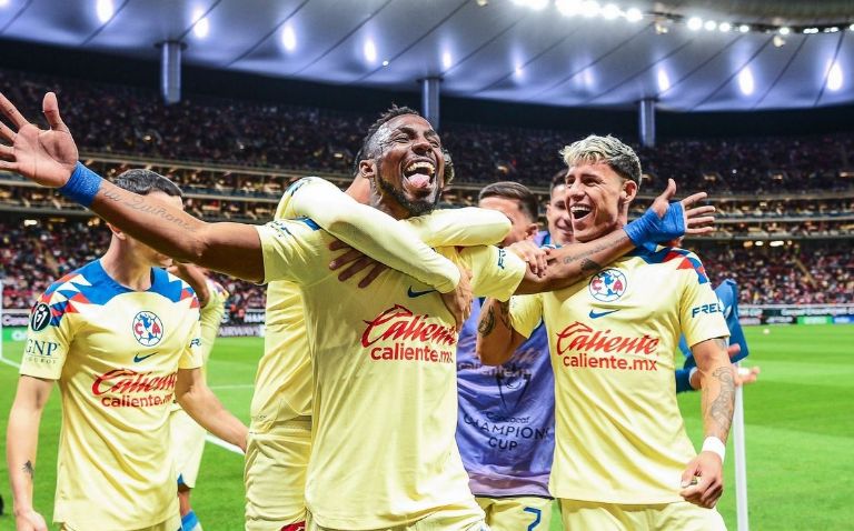 Chicharito Hernández se disculpa por goleada del América