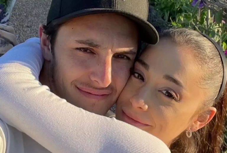 Ariana Grande deslumbra con su nuevo disco 'Eternal Sunshine': Fans rumoran que habla de su ex