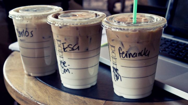 Polémica en popular cafetería: Cliente denuncia mensaje inapropiado en su vaso