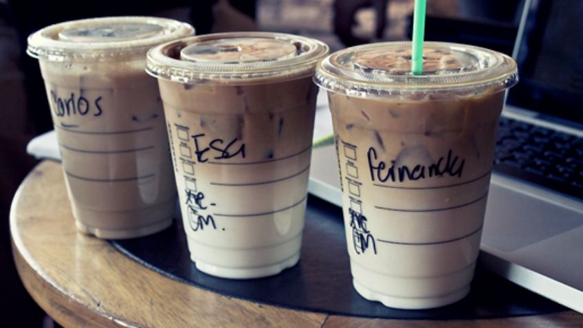 Polémica en popular cafetería: Cliente denuncia mensaje inapropiado en su vaso