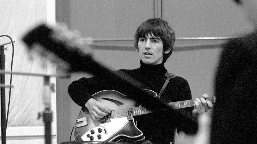Esta es la insólita razón detrás del inicio de George Harrison de The Beatles en la guitarra