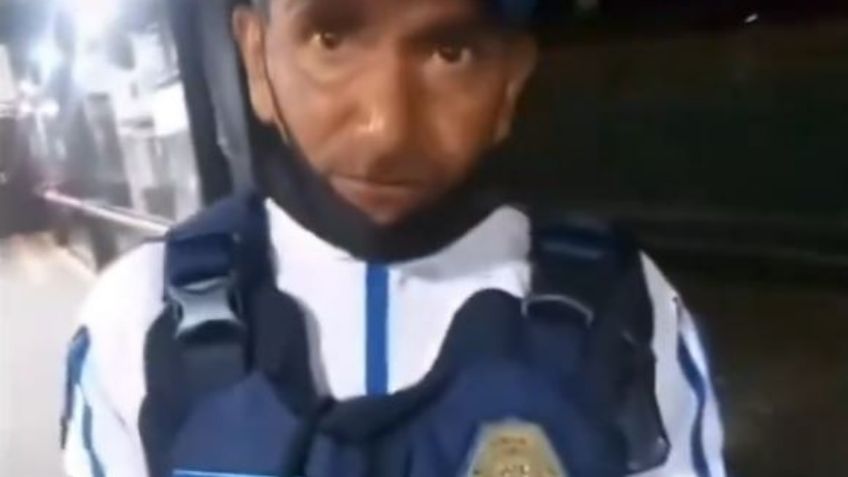 VIDEO: Suspenden al policía que agredió con un palo a perrito en el Metrobús