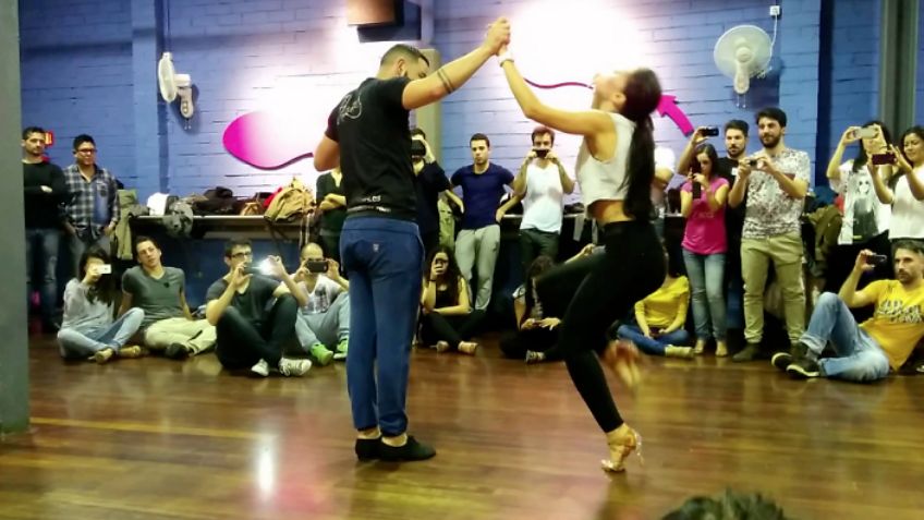 ¡Inscríbete a clases de baile! Estos son los beneficios al practicar al son de la música