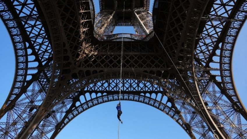Mujer rompe récord mundial al subir la Torre Eiffel en París con una cuerda; esto sucedió