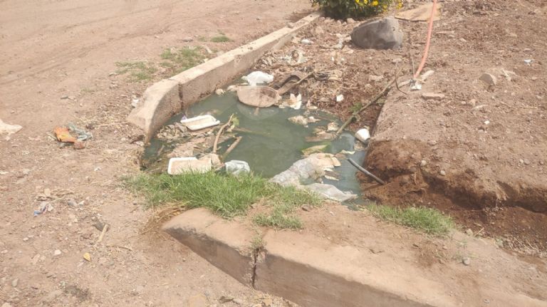 Los habitantes padecen de problemas de fugas de aguas negras