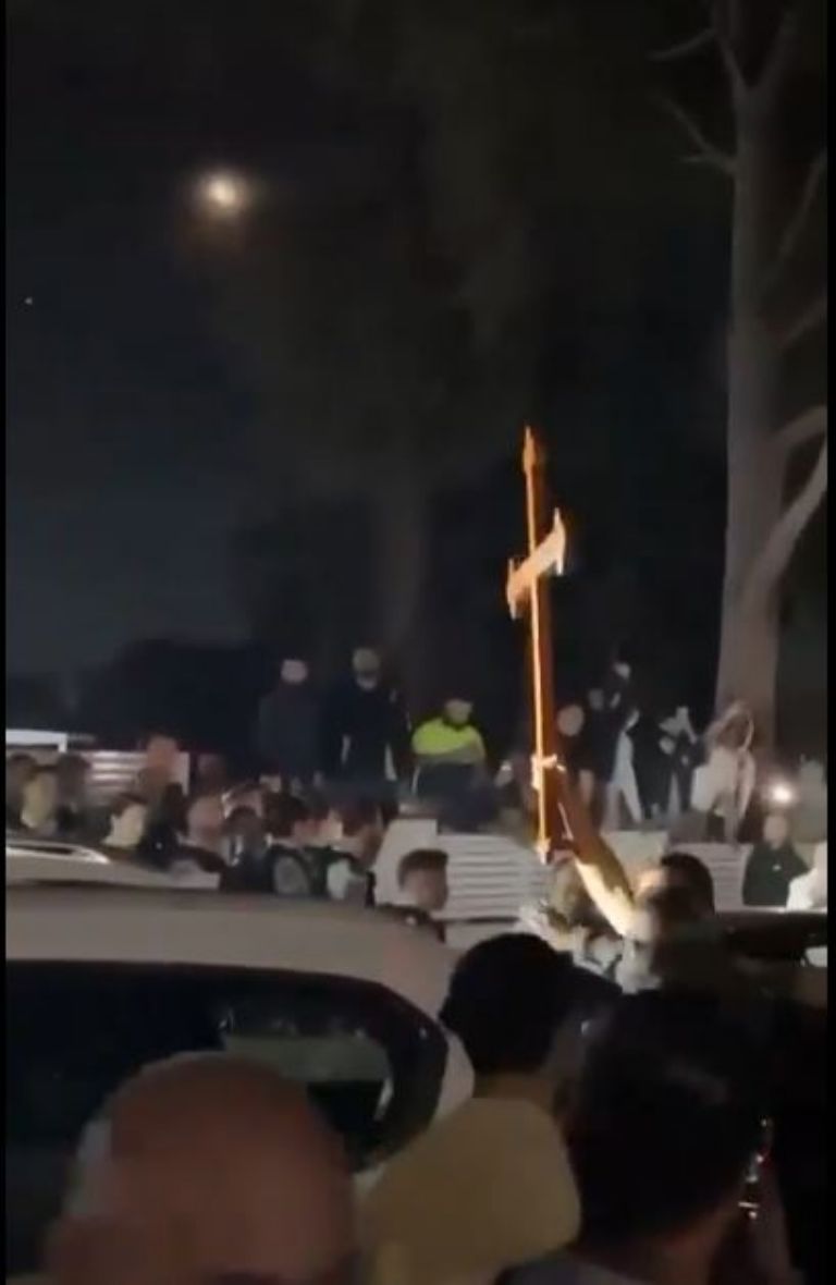 Joven apuñala a sacerdote en Australia