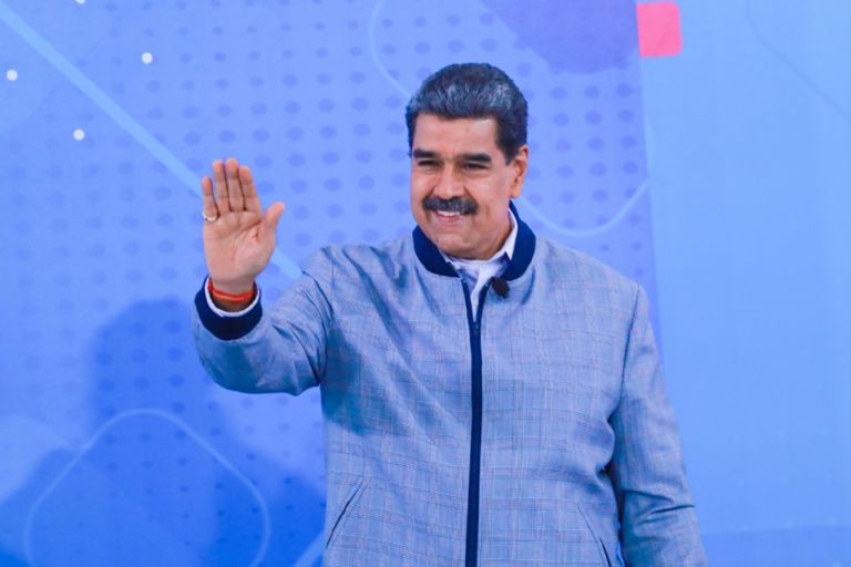 Nicolás Maduro cierra su embajada en Ecuador