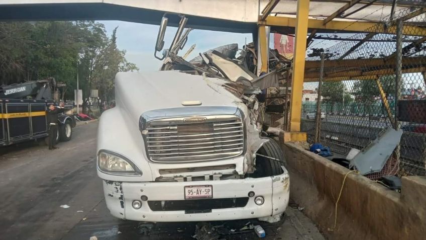 Fallece conductor del tráiler que chocó contra muro del Metro en Circuito Interior